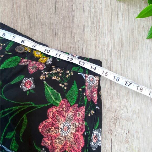 Old Navy Black Floral 100% Cotton Tropical Everyday Shorts Size 4 - Picture 2 of 6